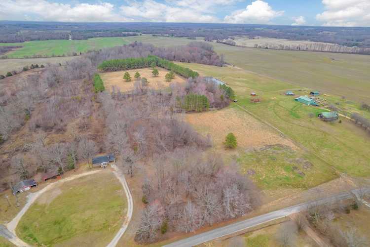 Haltom Real Estate, local REALTORS® Specialize in Selling Homes in Jackson, TN & Surrounding Areas : Madison County, Henderson County, Carroll County, Gibson County, Chester County, Hardeman County, Crockett County Photo 1