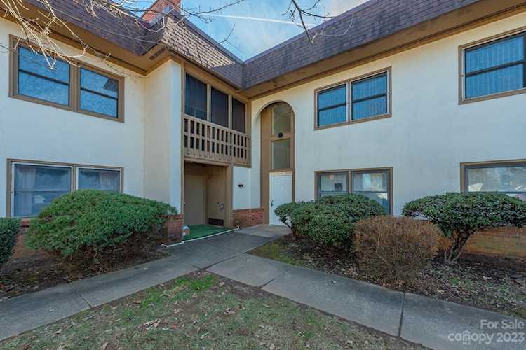 427 6th Ave W Hendersonville, NC 28739 | MLS 4015213 Photo 1