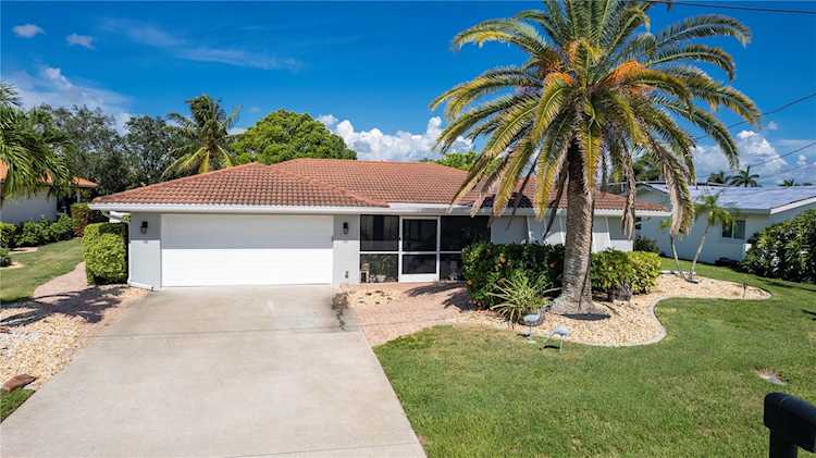 2211 Palm Tree Dr Punta Gorda, FL 33950