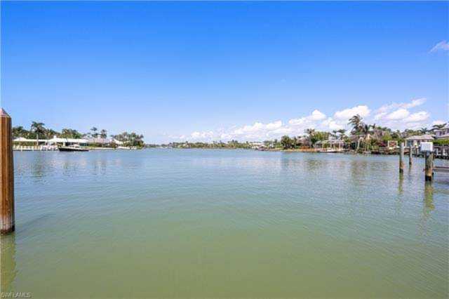 899 Nelsons Walk Naples, FL 34102