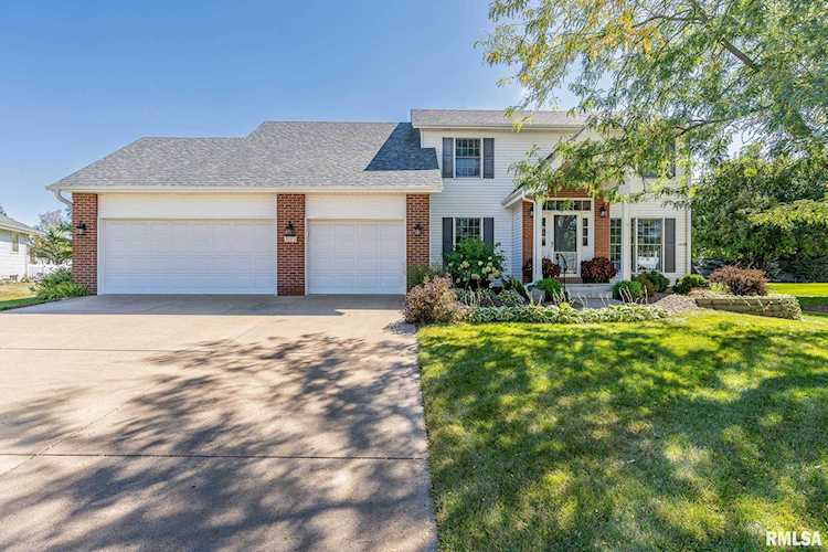 313 S 9th Ave Eldridge, IA 52748