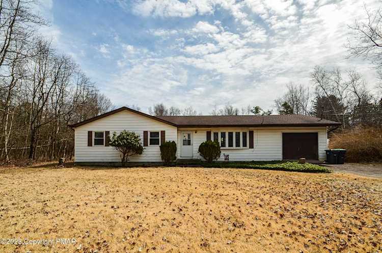 284 Kuhenbeaker Rd Blakeslee, PA 18610