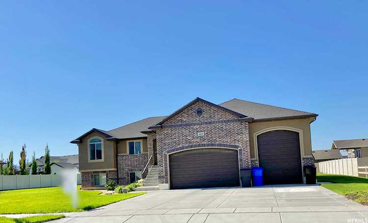 2673 W 2125 N Farr West, UT 84404