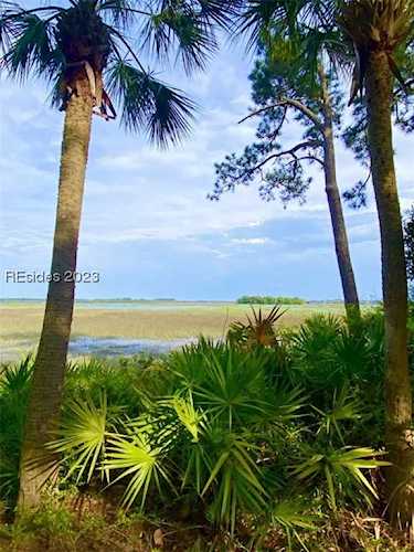 69 Peninsula Dr Hilton Head Island, SC 29926