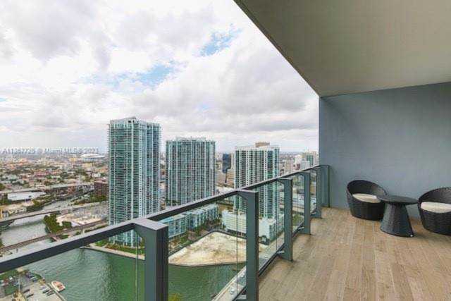 68 SE 6th St #3508 Miami, FL 33131