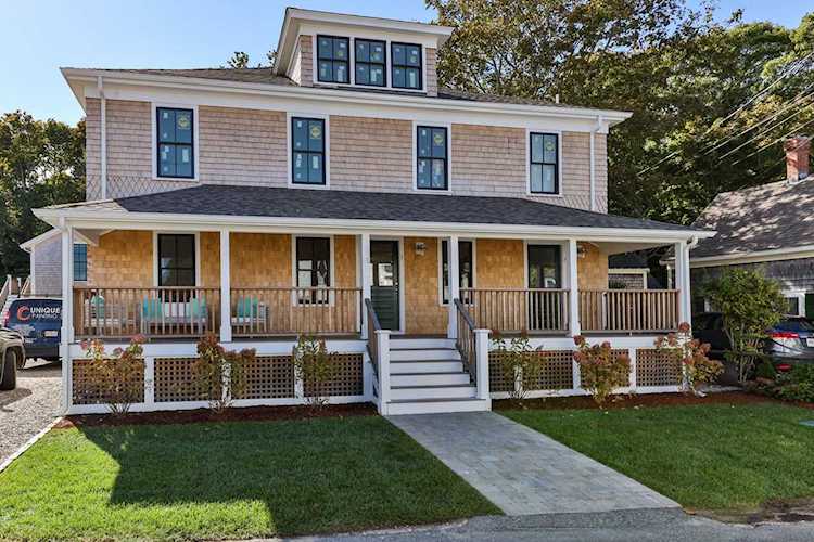 18 Bangs Street Provincetown, MA 02657 | MLS 22205262 Photo 1
