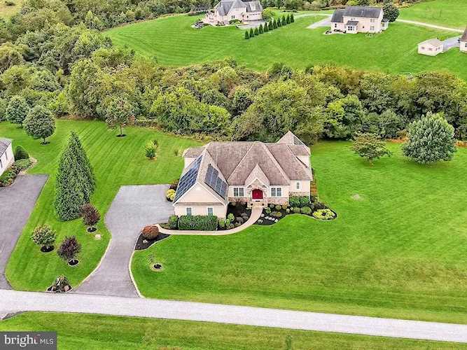 2499 Red Clover Dr Finksburg, MD 21048
