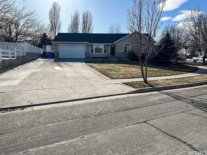 13830 S Little Water Peak Dr W Riverton, UT 84096