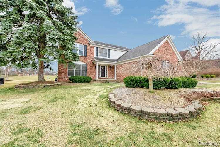 47643 S Ashford Dr Canton Twp, MI 48188 home for sale, MLS#20230021571 | Dwellings Michigan Real Estate Photo 1