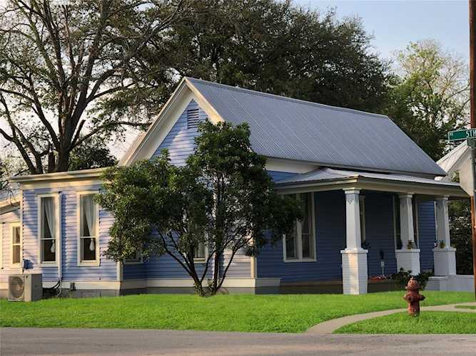 501 Burleson ST Smithville, TX 78957