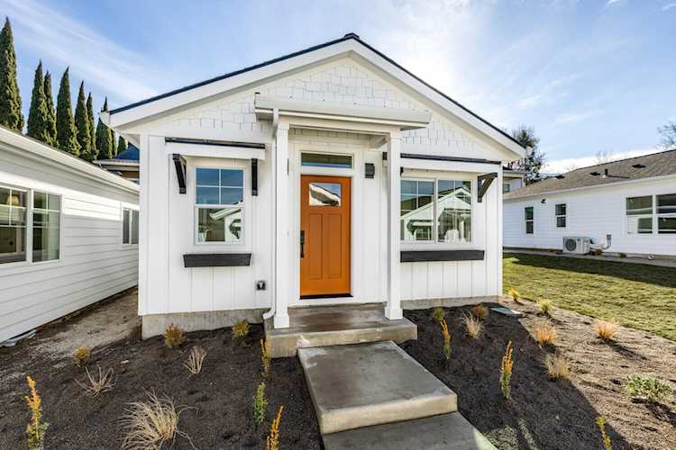 575 Coffee Ln Ashland, OR 97520