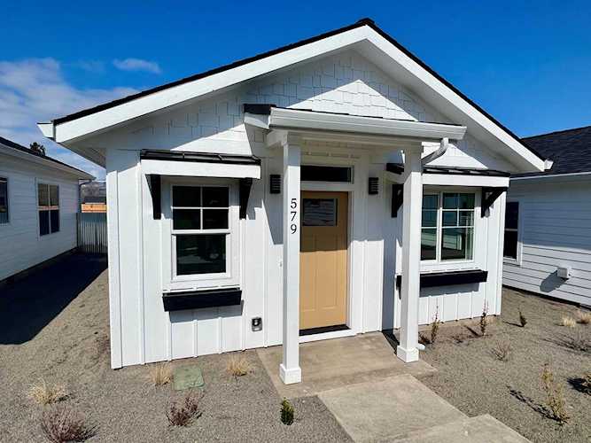 579 Coffee Ln Ashland, OR 97520