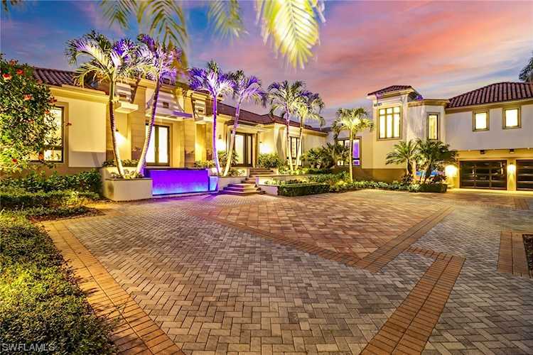 4740 N Gulf Shore Blvd Naples, FL 34103