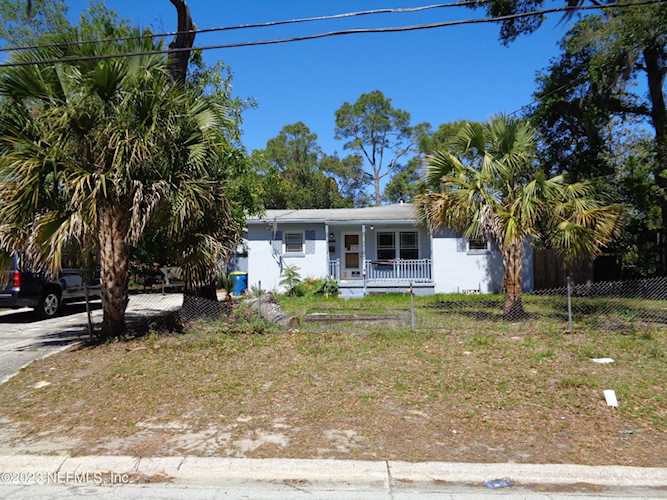 7327 Bamberg RD Jacksonville, FL 32277