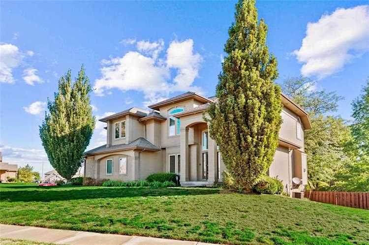 2923 NE Viewpark Circle Lee's Summit, MO 64086 | MLS 2428976 Photo 1