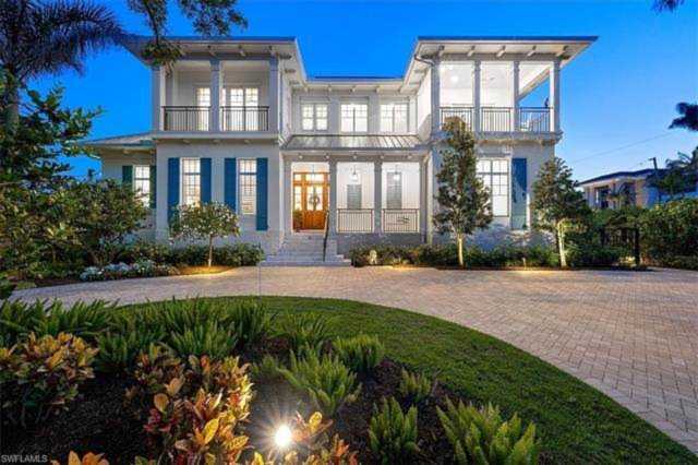 112 N 1St Ave Naples, FL 34102