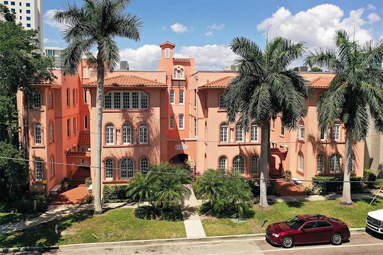 1221 N Palm Ave #303 Sarasota, FL 34236