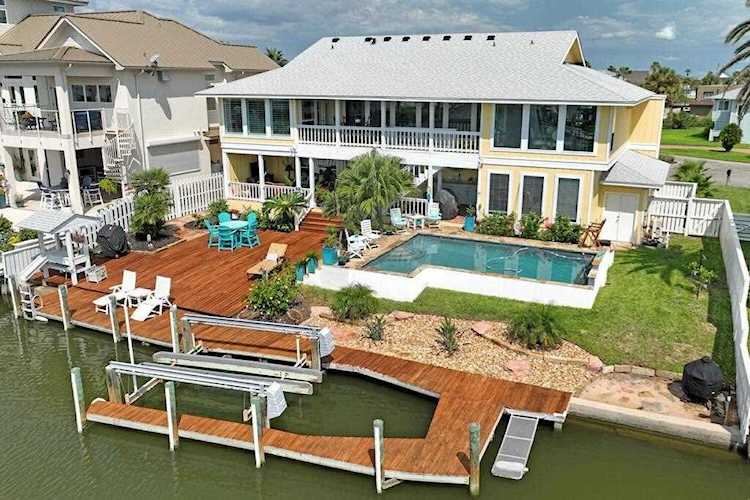 4 Luau Ln Rockport, TX 78382