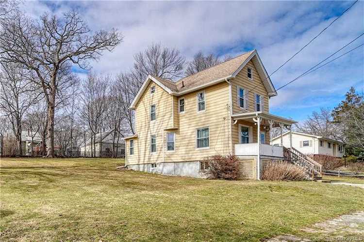 16 Corwin Avenue Middletown, NY 10940 | MLS H6229129 Photo 1