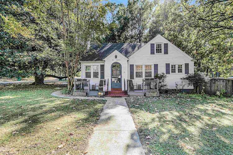Haltom Real Estate, local REALTORS® Specialize in Selling Homes in Jackson, TN & Surrounding Areas : Madison County, Henderson County, Carroll County, Gibson County, Chester County, Hardeman County, Crockett County Photo 1