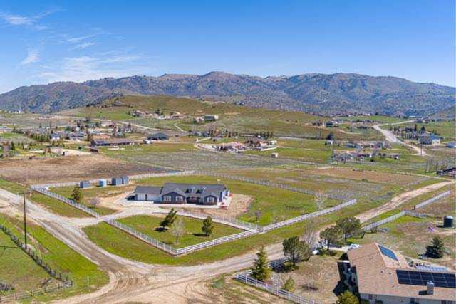 23716 Mariposa Avenue Tehachapi, CA 93561 | MLS 23002333 Photo 1