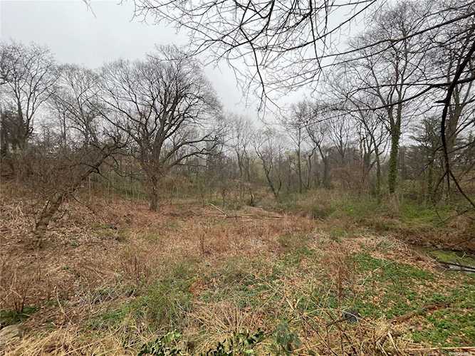 8112 170 Douglaston, NY 11363