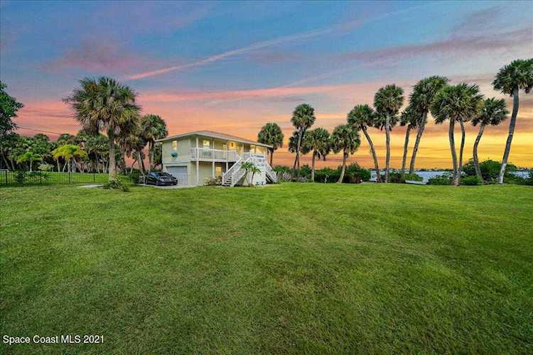 10060 S Tropical Trail Merritt Island, FL 32952