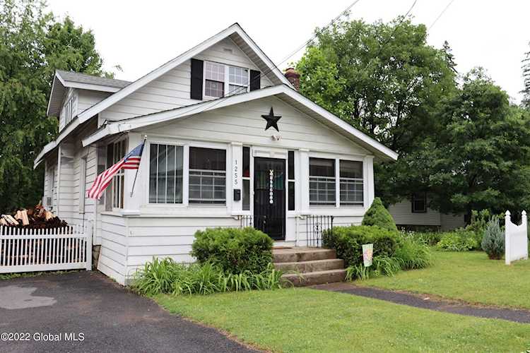 1255 Van Antwerp Rd Niskayuna, NY 12309 | MLS 202219865 Photo 1