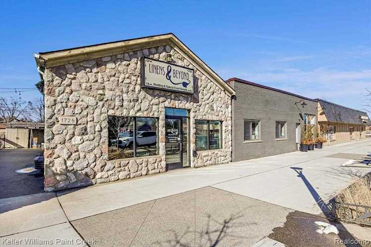 1725 E Auburn Rd Rochester Hills, MI 48307