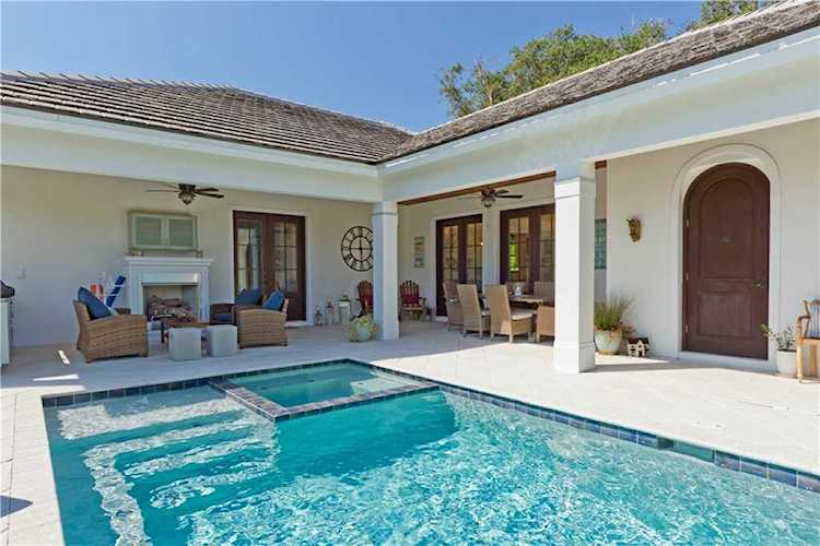 126 Queen Catherina Ct Hutchinson Island, FL 34949