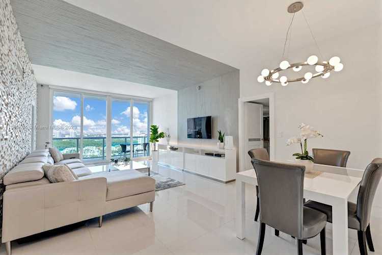 100 Bayview Dr #PH01 Sunny Isles Beach, FL 33160