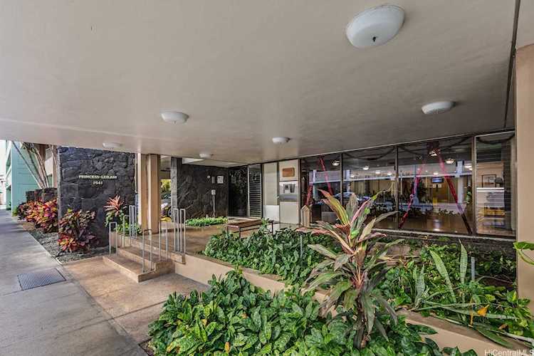 1561 Kanunu Street #501 Honolulu, HI 96814