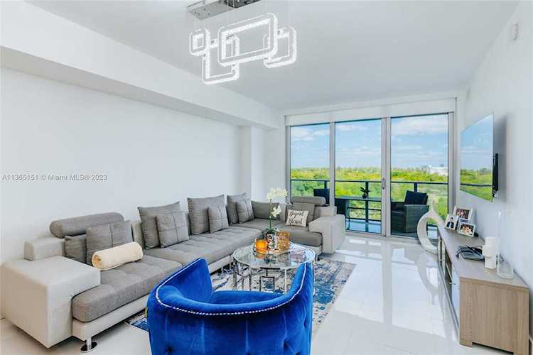 16385 Biscayne Blvd #603 North Miami Beach, FL 33160