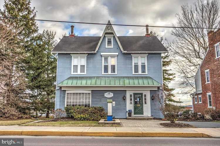128 W Main St New Holland, PA 17557 | MLS PALA2032114 Photo 1