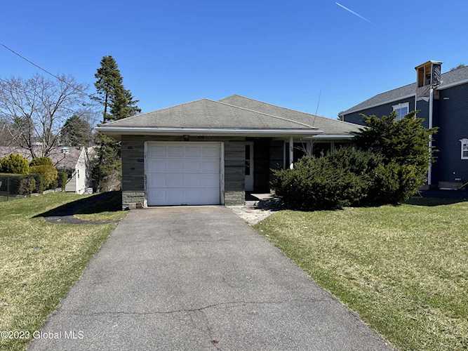 24 Monroe Av Ave Latham, NY 12110