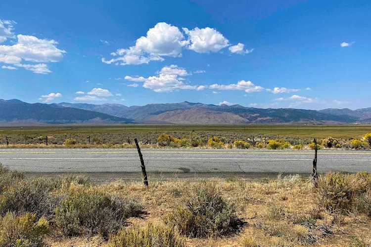 10 acres on Hwy 395 Address not assigned Bridgeport, CA 93517