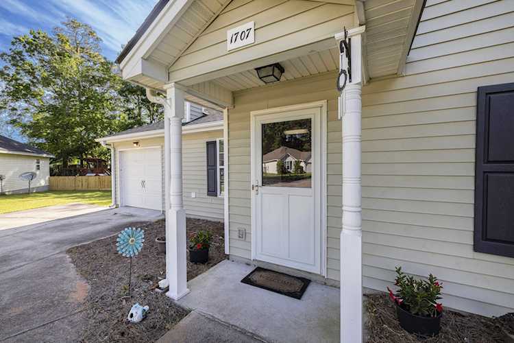 1707 Pheasant Ln Hanahan, SC 29410