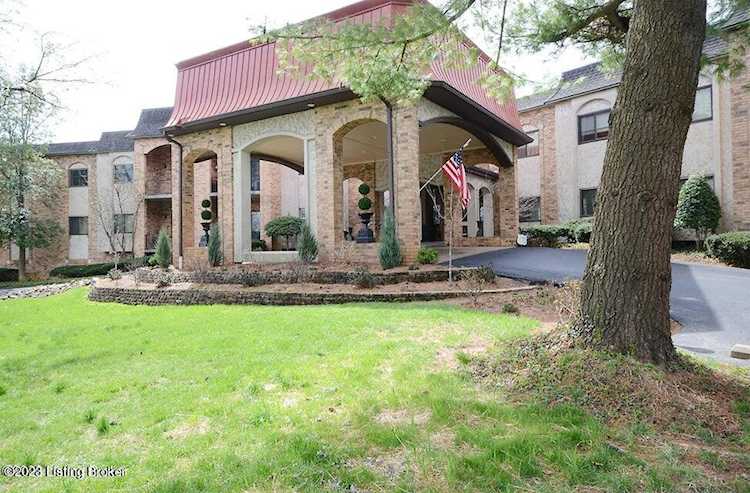 5800 Coach Gate Wynde #290, Louisville, KY 40207 - Coach House $225,000 Photo 1