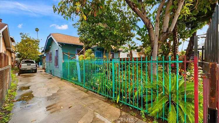 335 W 81st St Los Angeles, CA 90003 | MLS CV23049030 Photo 1