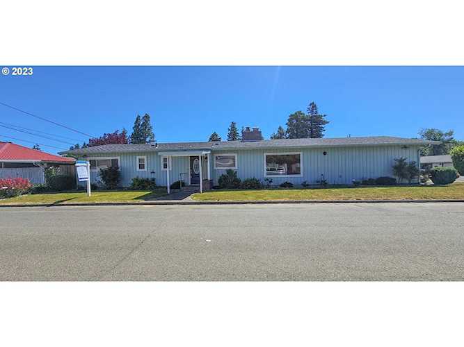 864 N Knott ST Coquille, OR 97423