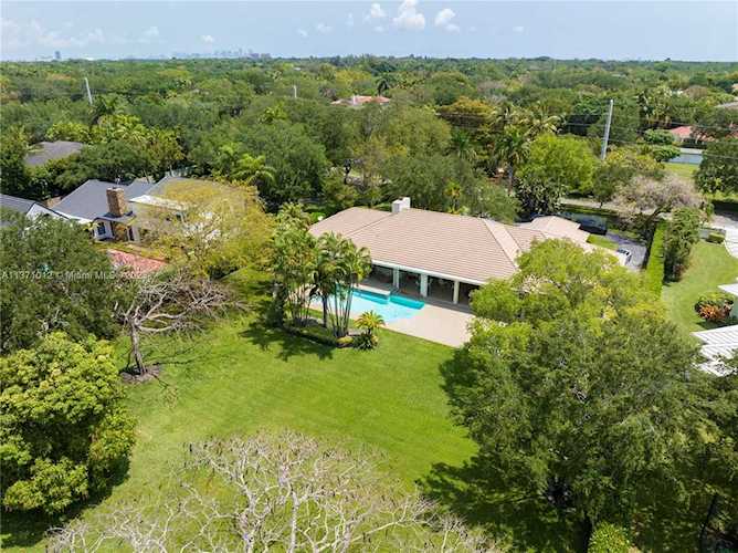 10300 SW 60th Ave Pinecrest, FL 33156