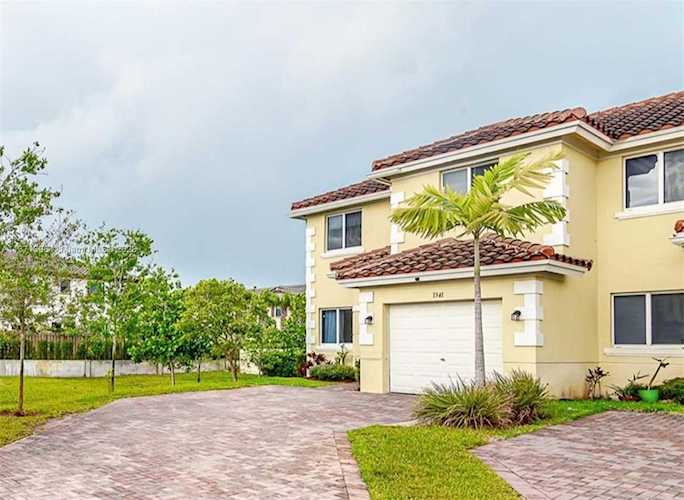 1341 SW 55th Ave North Lauderdale, FL 33068