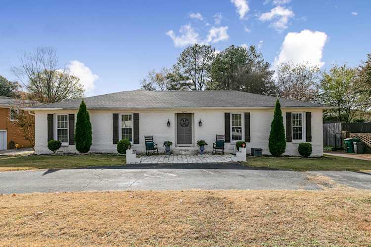 Haltom Real Estate, local REALTORS® Specialize in Selling Homes in Jackson, TN & Surrounding Areas : Madison County, Henderson County, Carroll County, Gibson County, Chester County, Hardeman County, Crockett County Photo 1