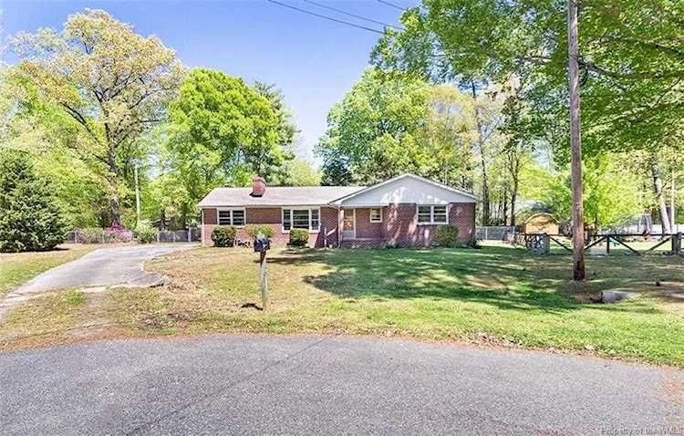 304 Harwood Dr Yorktown, VA 23692