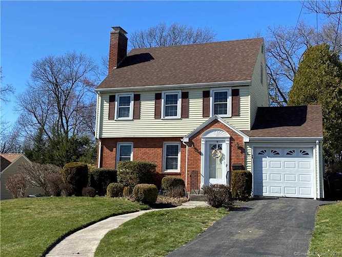 34 Onlook Rd in Wethersfield, CT - Century 21 New England Photo 1