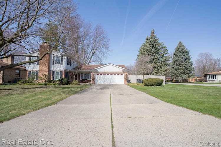 45851 Hecker Utica, MI 48317