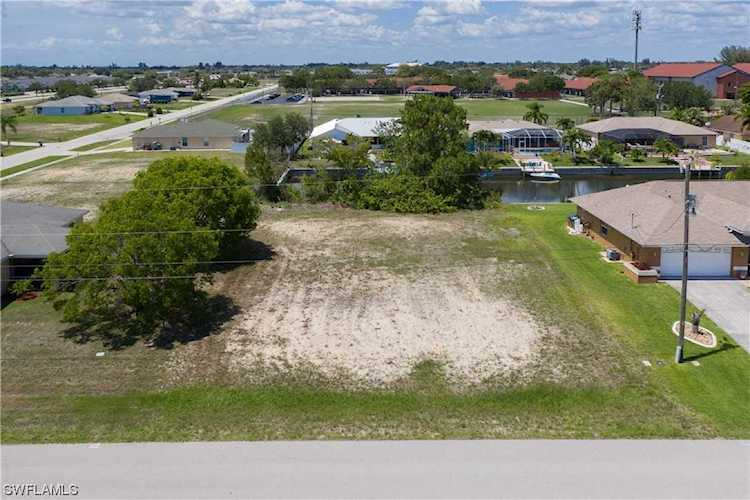 705 SW 21st St Cape Coral, FL 33991 | MLS 223028925 Photo 1
