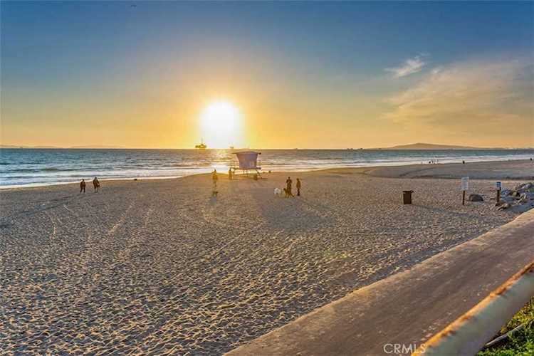 200 Pacific Coast Hwy #217 Huntington Beach, CA 92648 | MLS LG23063202 Photo 1