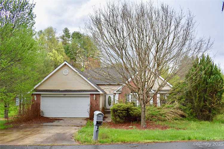 197 Spring Dr Mars Hill, NC 28754