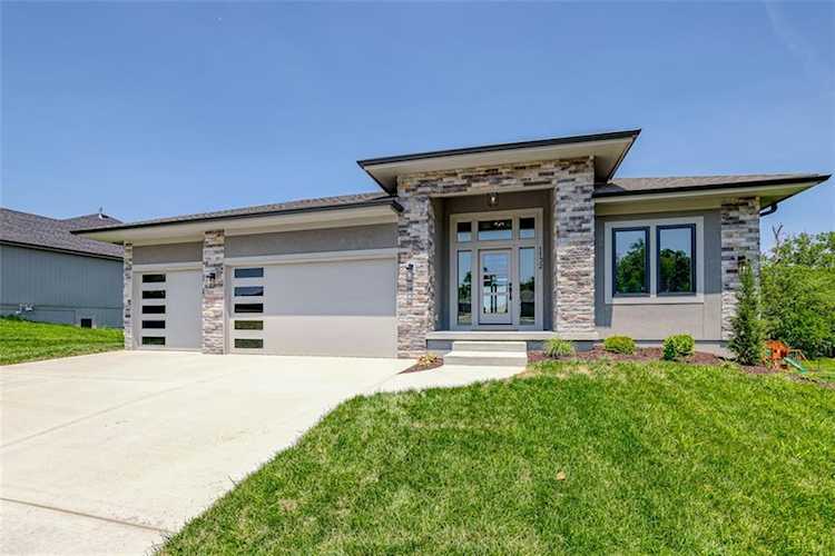 1132 Hummingbird Ct Greenwood, MO 64034